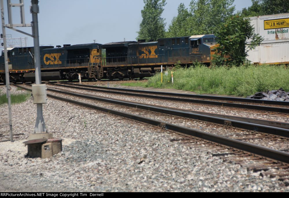 CSX 590 on I137